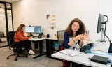 Het team van de Mantelzorglijn, onderdeel van MantelzorgNL, luistert dagelijks naar de verhalen van mantelzorgers.