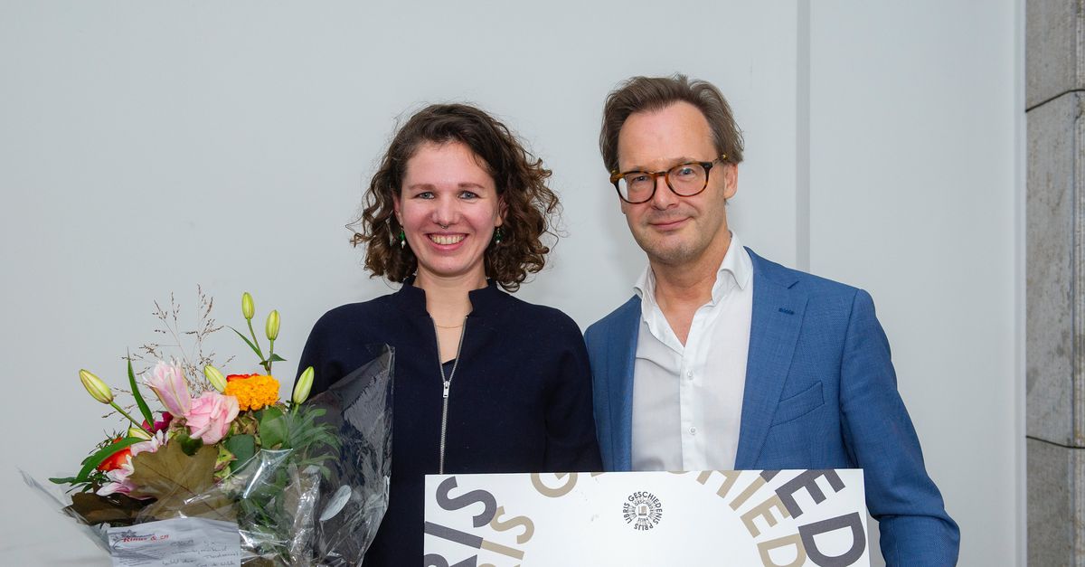 L’historienne Janna Coomans remporte le prix d’histoire Libris avec un livre sur le Moyen Âge