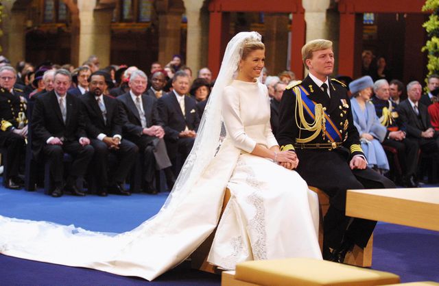 De bruiloft van Willem-Alexander en Máxima Zorreguieta  in 2002. De trouwjurk van Maxima was ontworpen door Valentino.