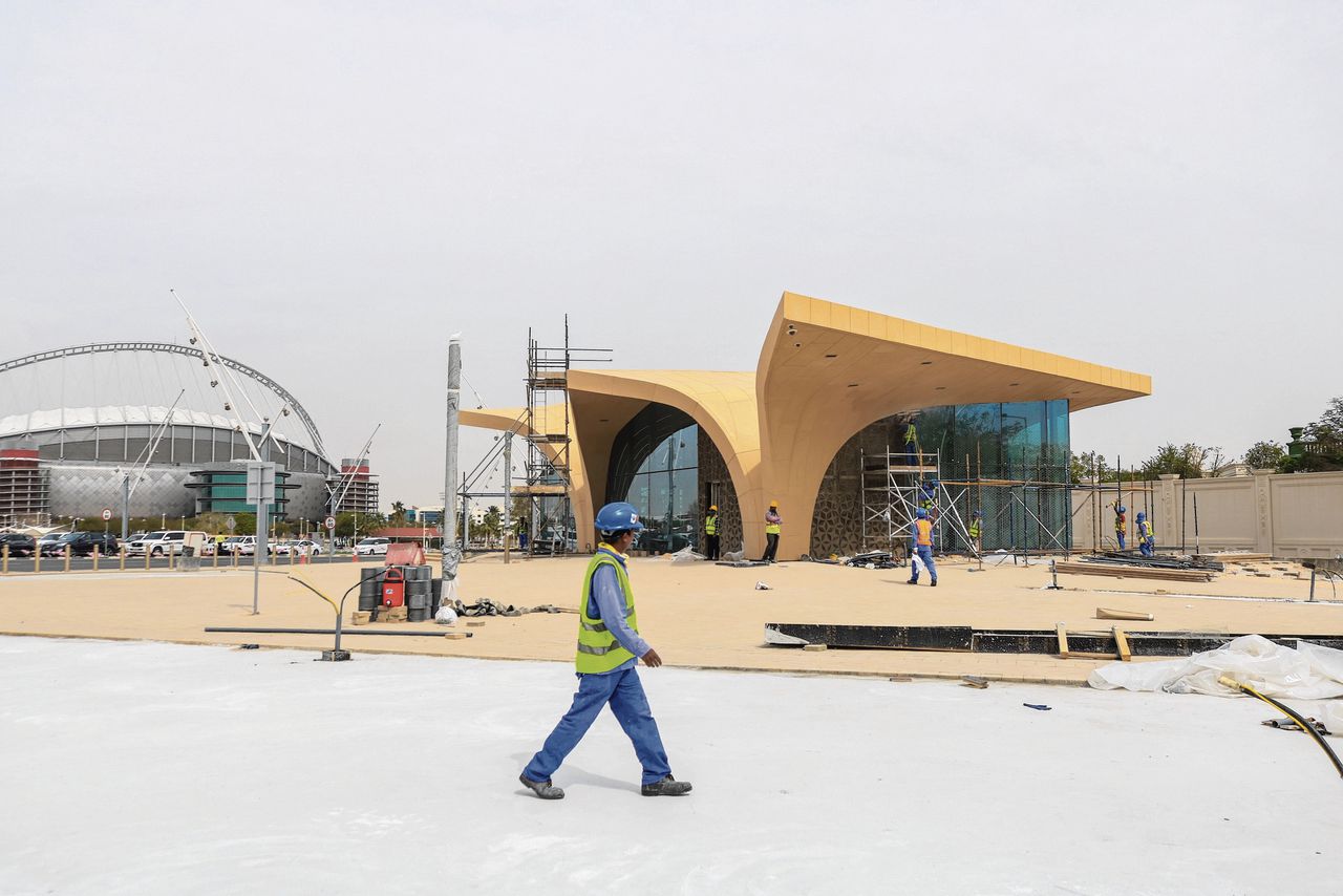 Een metrostation in aanbouw bij het Khalifa International Stadium in Doha. Foto Getty Images