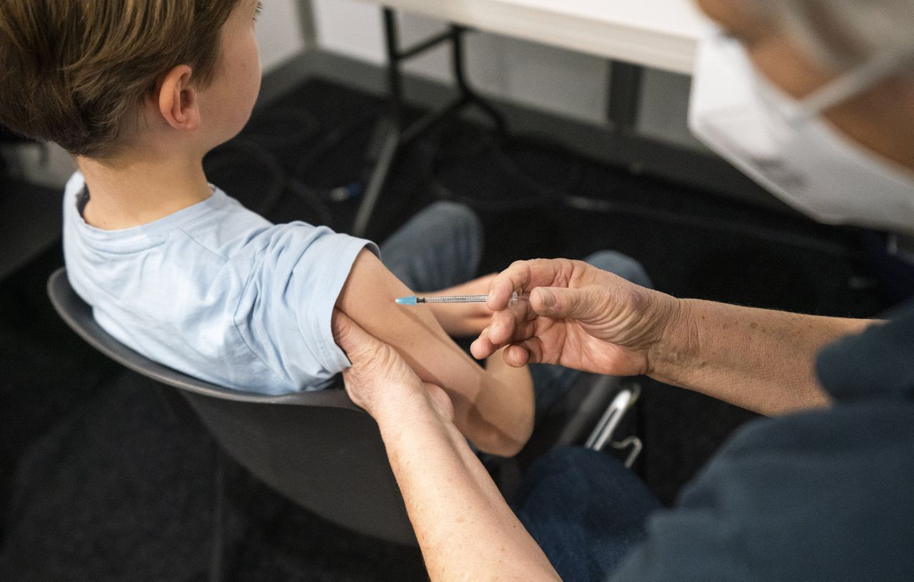 Vaccinatie gezonde basisschoolkinderen niet meer nodig, adviseert Gezondheidsraad 