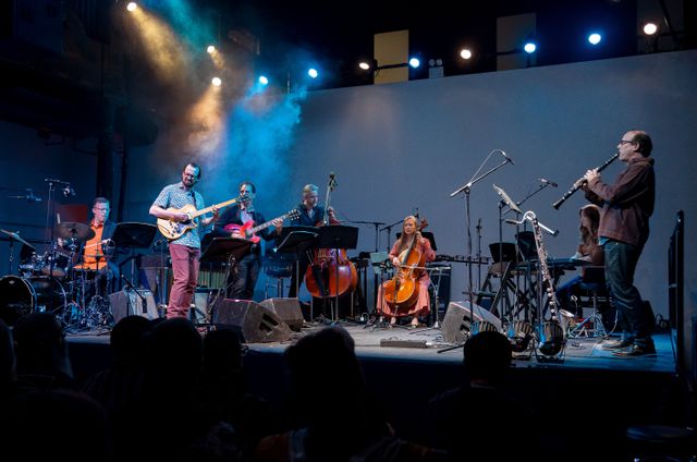 Minimal-musicpionier Terry Riley zoekt op z’n 90ste nog nieuwe ...