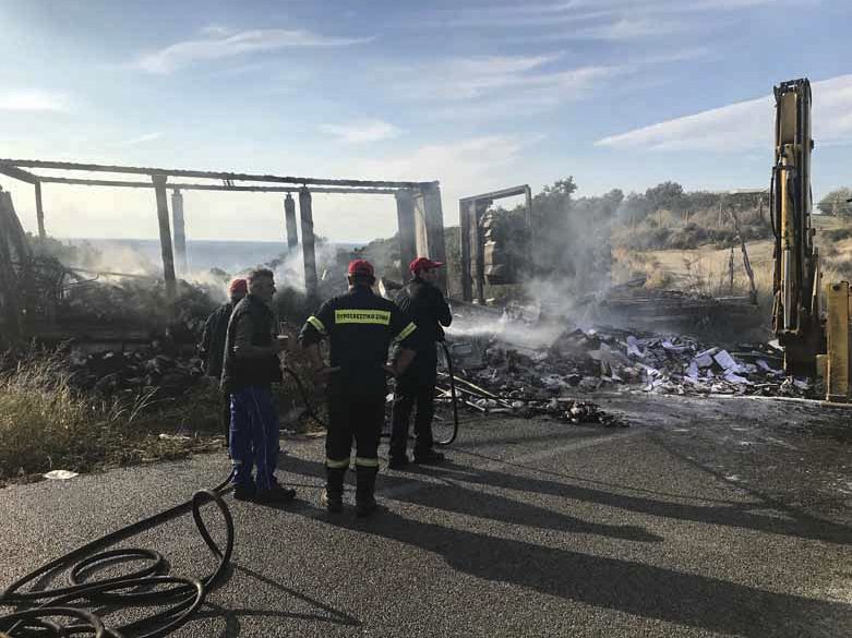 Auto met migranten in Griekenland brandt uit 