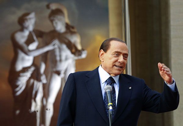 Italian Prime Minister Silvio Berlusconi speaks during the "Campus Mentis" (Brain Campus) award ceremony at Palazzo Chigi in Rome April 8, 2011. REUTERS/Max Rossi (ITALY - Tags: POLITICS)