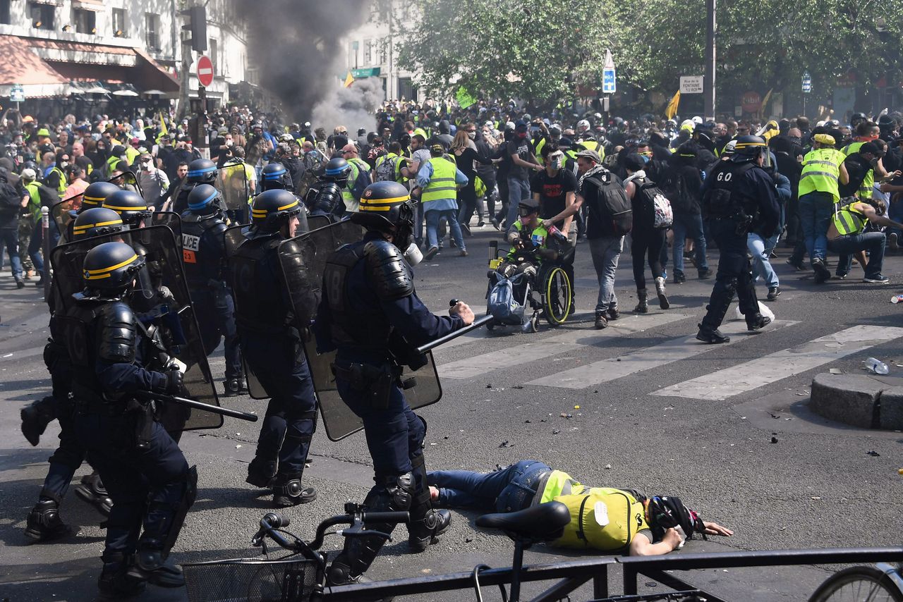 Opnieuw escalatie bij gele hesjes Parijs, ruim 100 arrestaties 