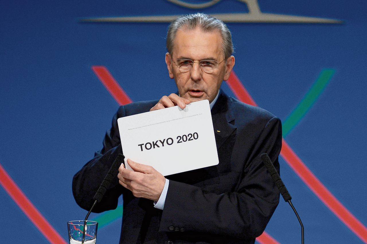 Jacques Rogge maakt in 2013 als IOC-voorzitter bekend dat de Olympische Spelen van 2020 in Tokio worden gehouden.