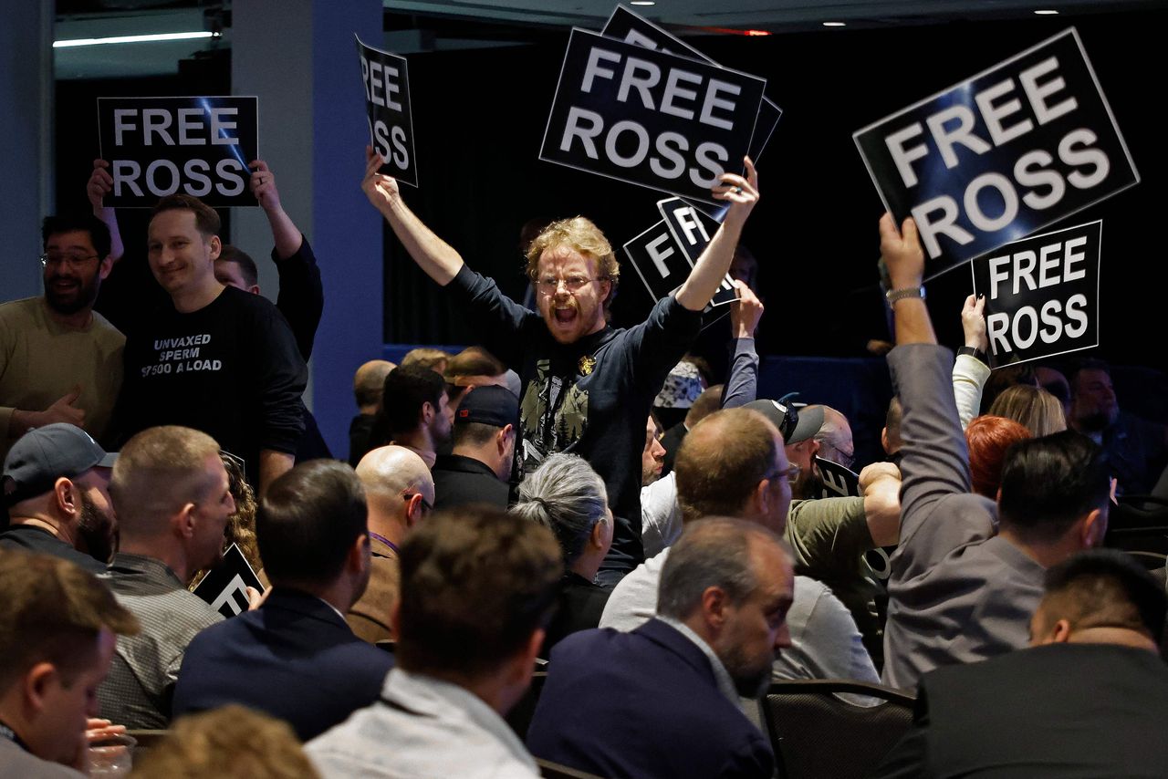 Veroordeeld voor witwassen en drugshandel, maar voor aanhangers een  verlicht internetpionier. Wie is Ross Ulbricht? - NRC