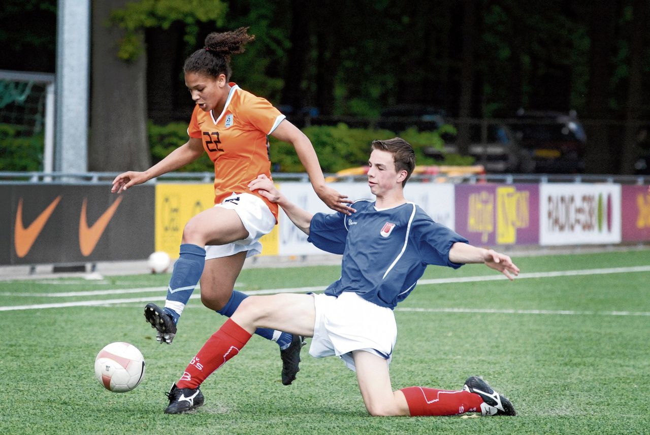 Al in 2009 was Shanice van der Sanden, rechtsbuiten van Oranje, haar mannelijke leeftijdsgenoten te snel af.