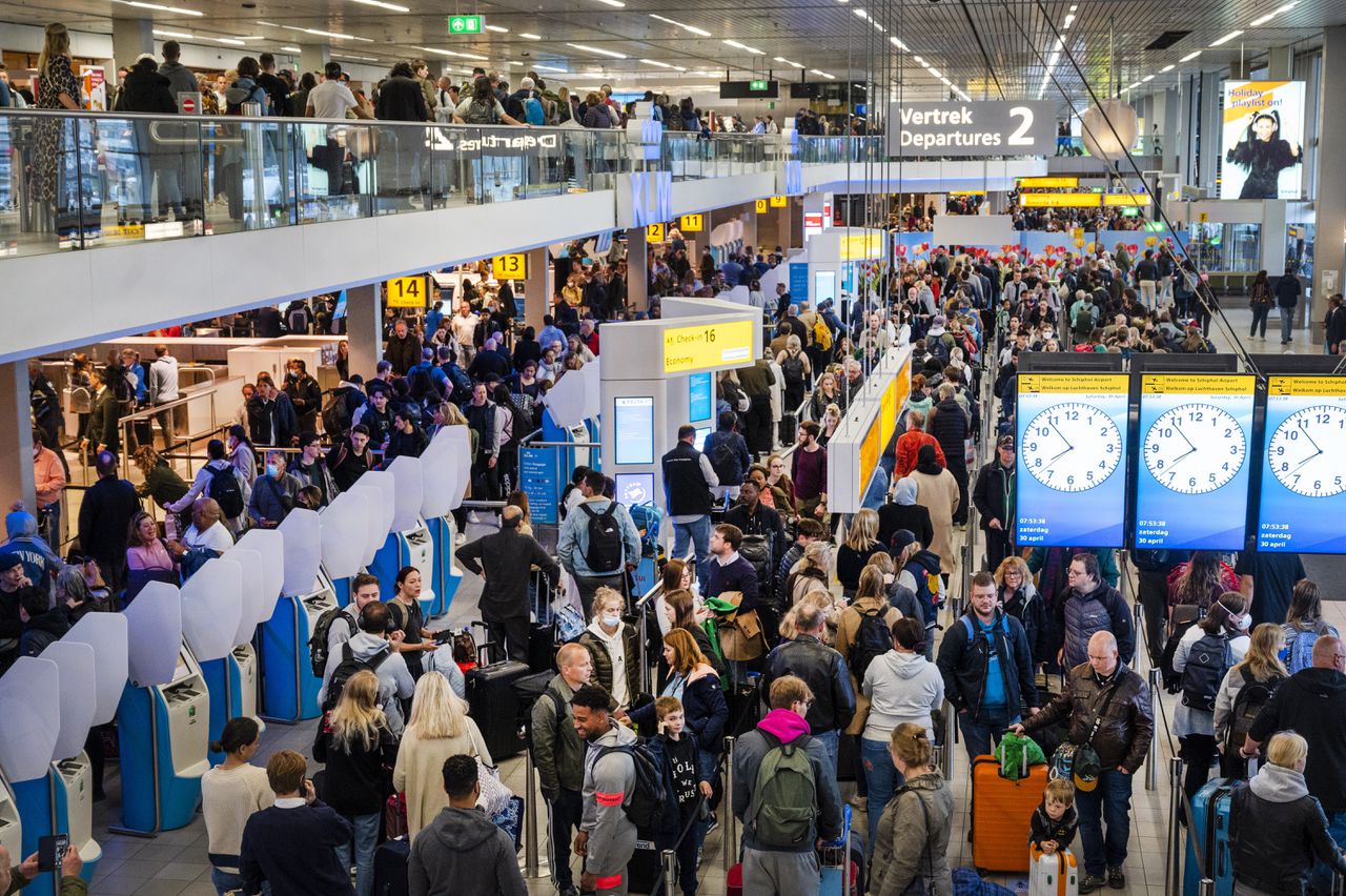 Drukte op Schiphol, maar grote problemen blijven uit 