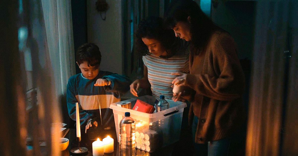 Noodpakketten in het Sinterklaasjournaal: parodie of propaganda?