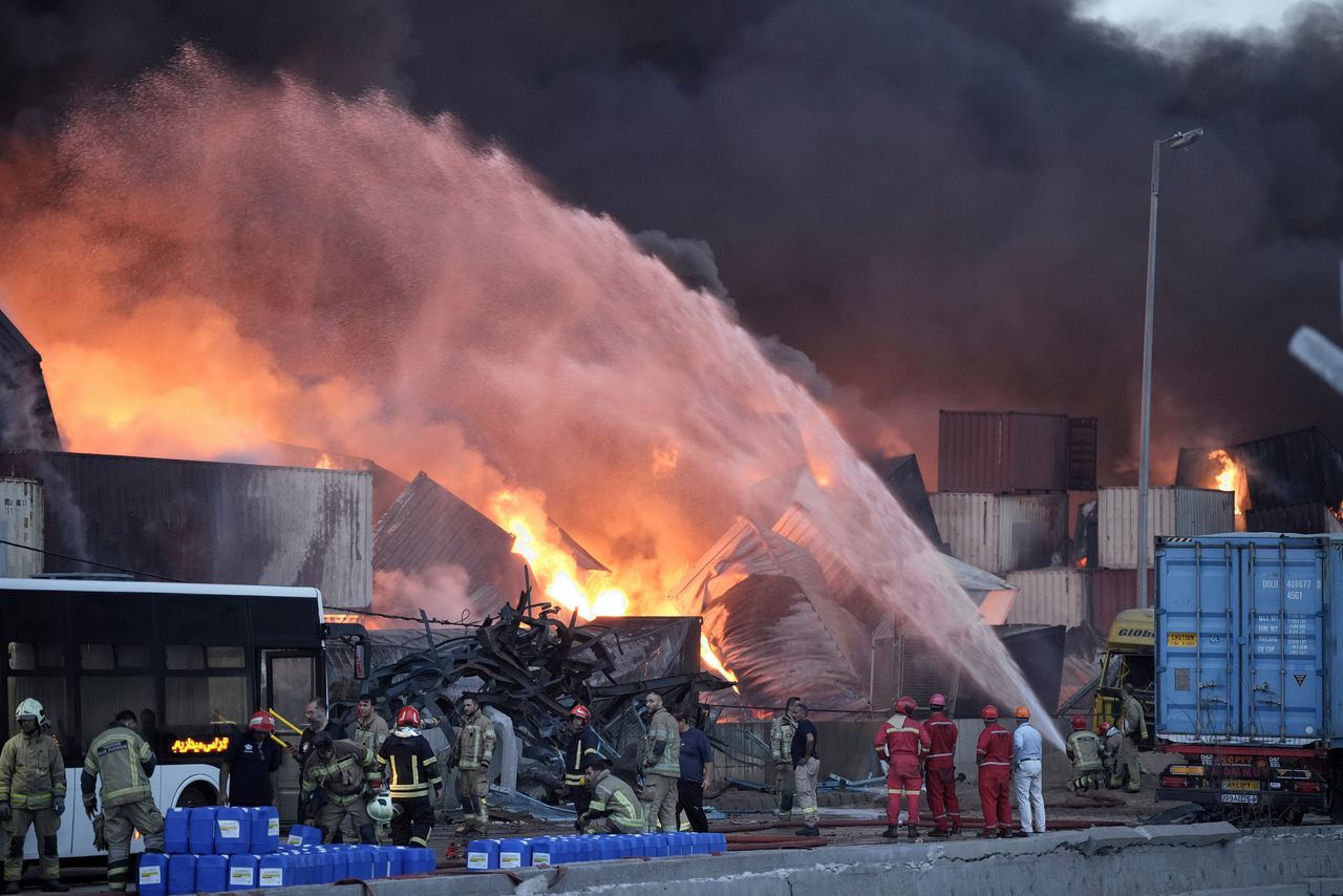 At least 40 dead and 1,200 injured after explosion in Iran