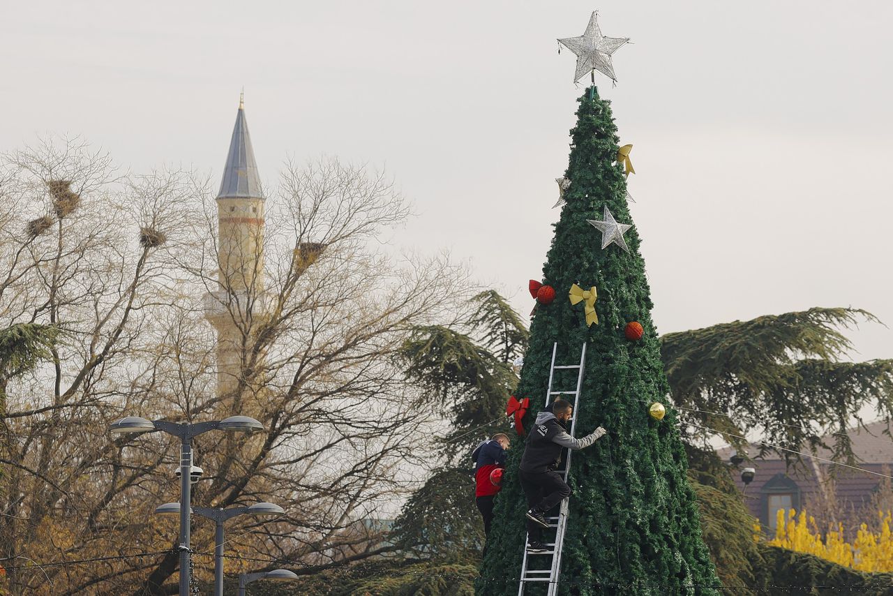 Trouw selecteer skelet Landen over de hele wereld tuigen hun kerstbomen op - NRC