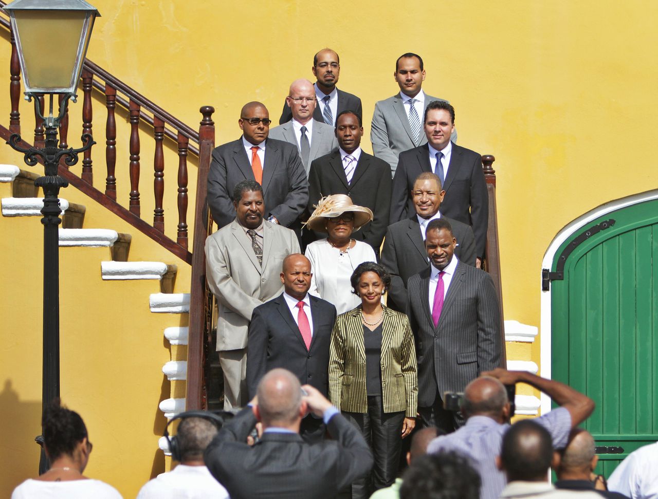 Het kabinet van Curaçao. Steven Martina staat rechts onderaan.