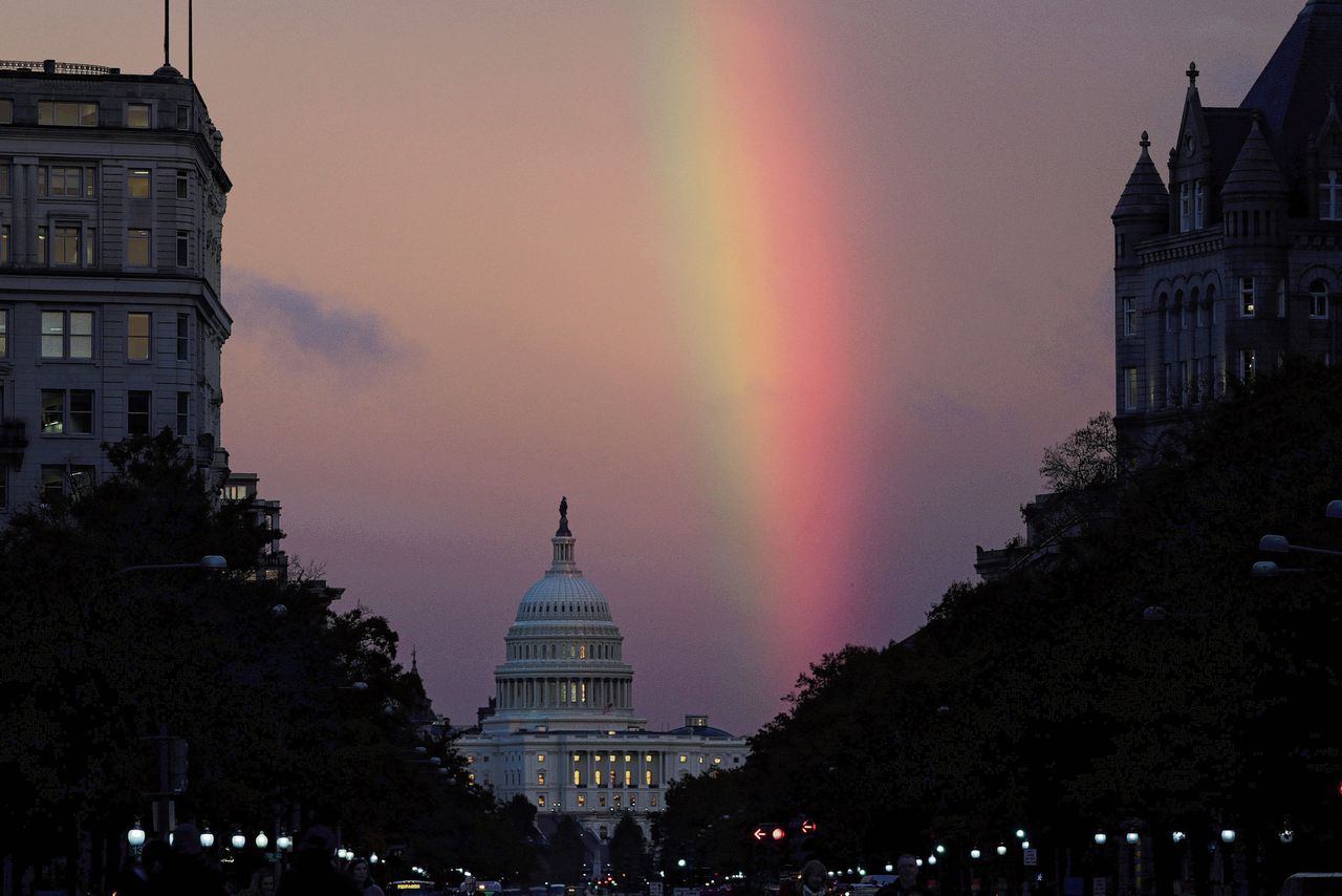 Het Capitool in Washington DC, zetel van het Huis van Afgevaardigden en de Senaat, op de avond van verkiezingsdag 6 november.