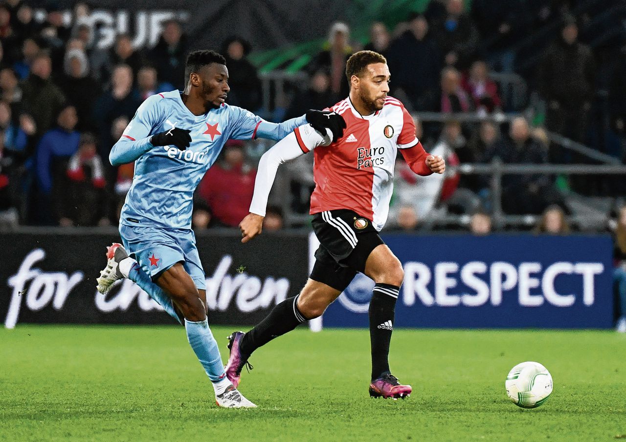 Feyenoord ziet Slavia in blessuretijd gelijk maken 