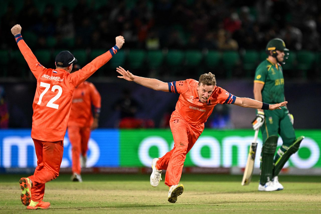 Nederlandse cricketers zorgen voor stunt op WK met zege op Zuid-Afrika 