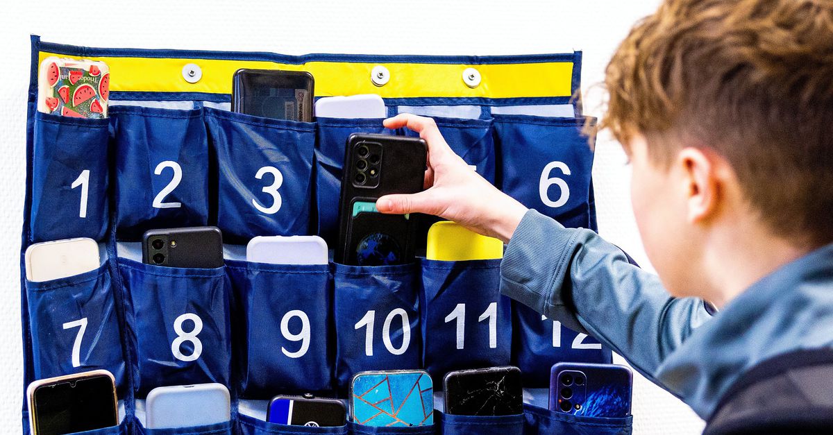 Mobieltjesverbod voor leerlingen, maar online faam voor leerkrachten: de ‘onderwijsinfluencer’ is in opmars