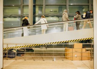 Geen vangnet, geen werk, geen huis': honderden mensen slapen op ...