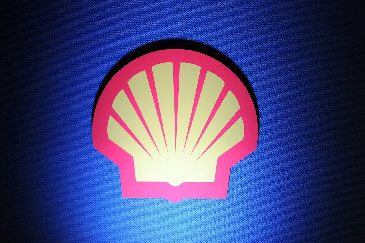 Shell, KLM en Twitter met cijfers, oordeel over woekerpolissen - NRC