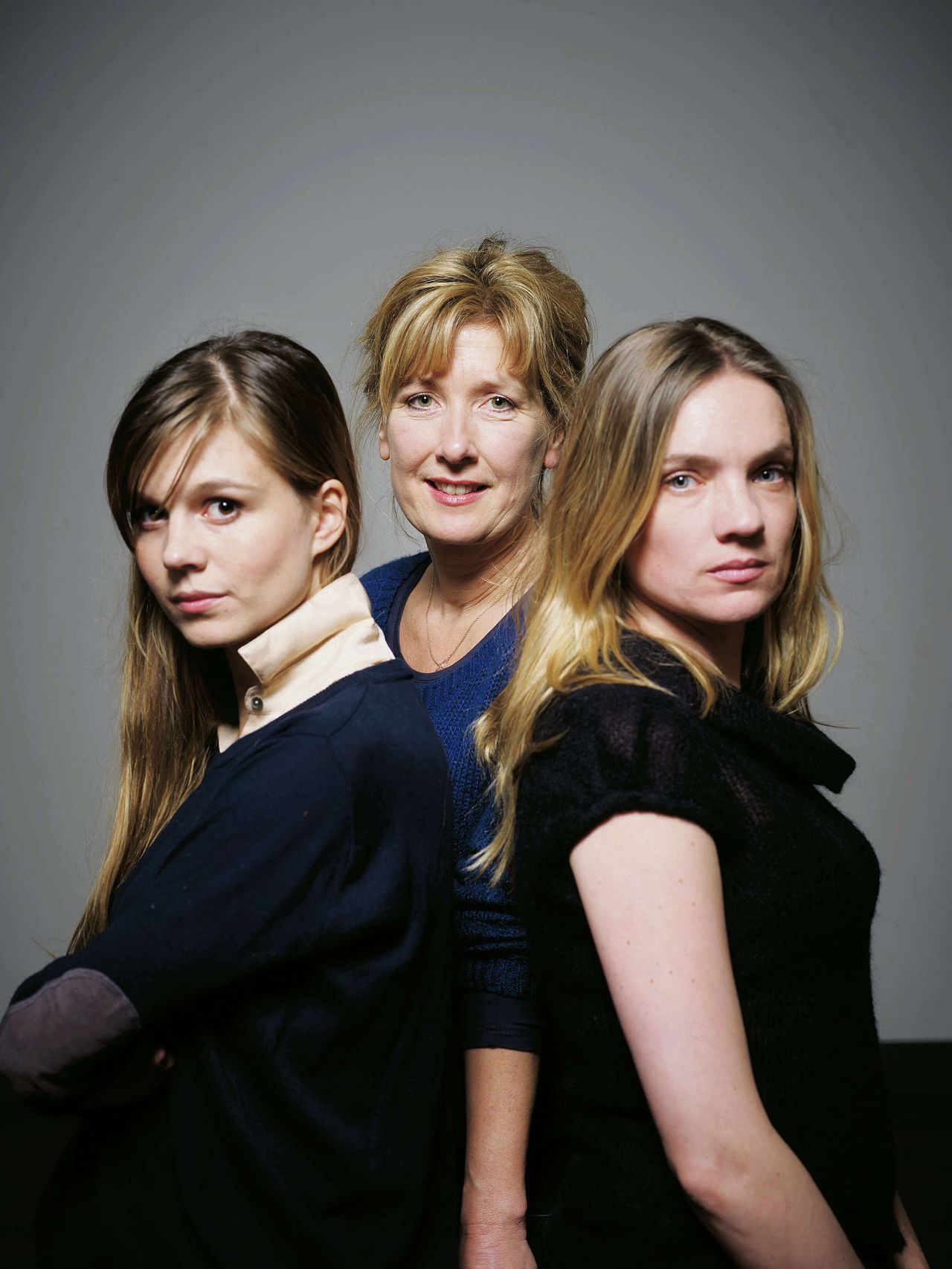 Vlnr.: Katja Herbers, Ariane Schluter en Anniek Pheifer spelen Irina, Olga en Masja in ‘Drie Zusters’ bij het Nationale Toneel