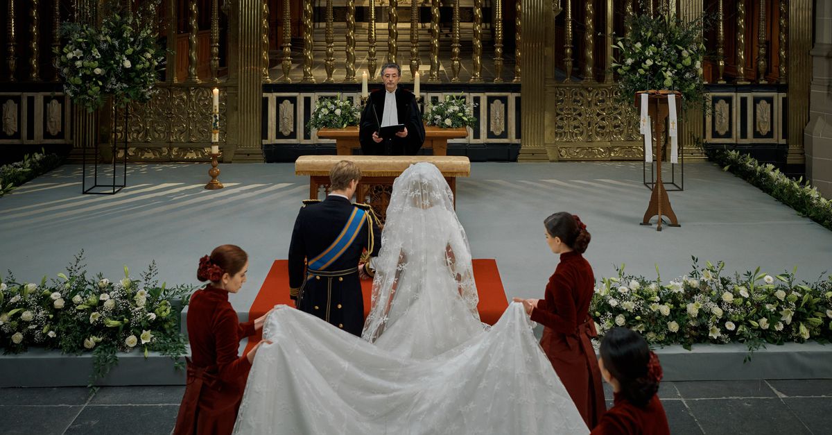 De koninklijke traan van Máxima is een logisch plotpunt in eerste aflevering van de Videoland-serie