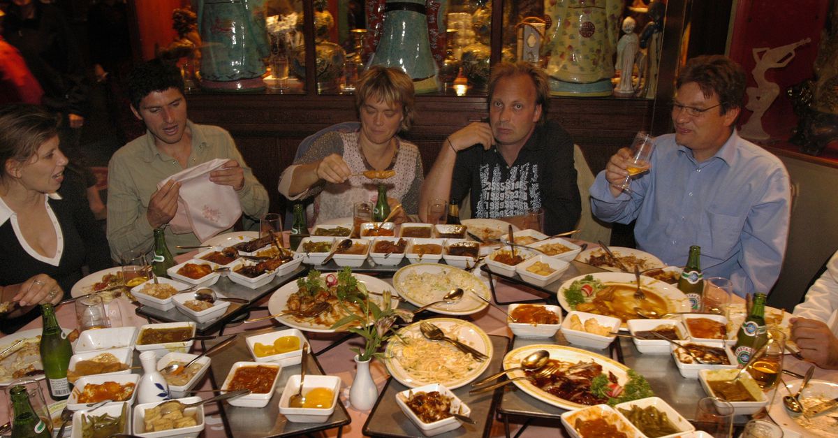 Komentar |  Apakah meja nasi itu benar-benar orang Indonesia?