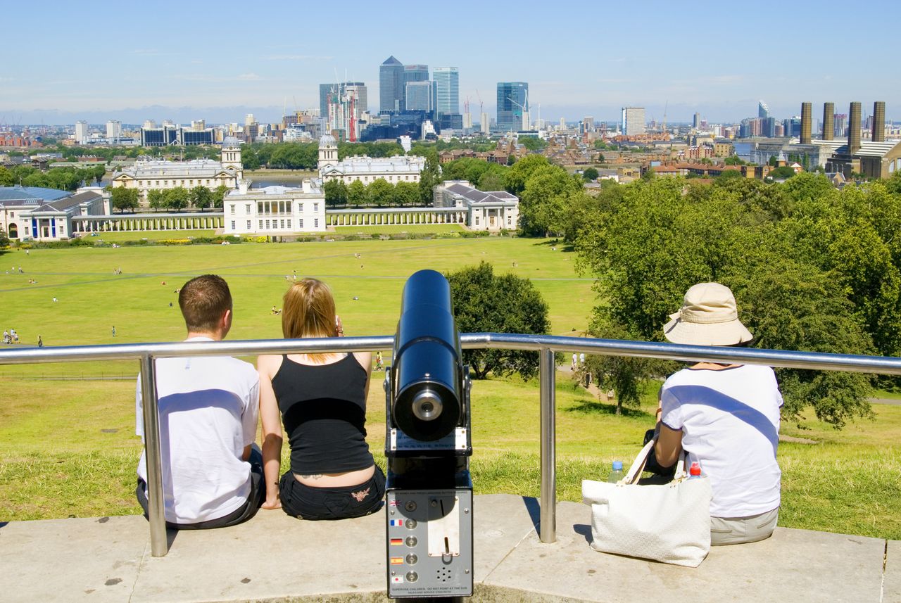 08 Apr 2007, London, England, UK --- People viewing London skyline from Greenwich Park viewpoint. --- Image by © John Harper/Corbis