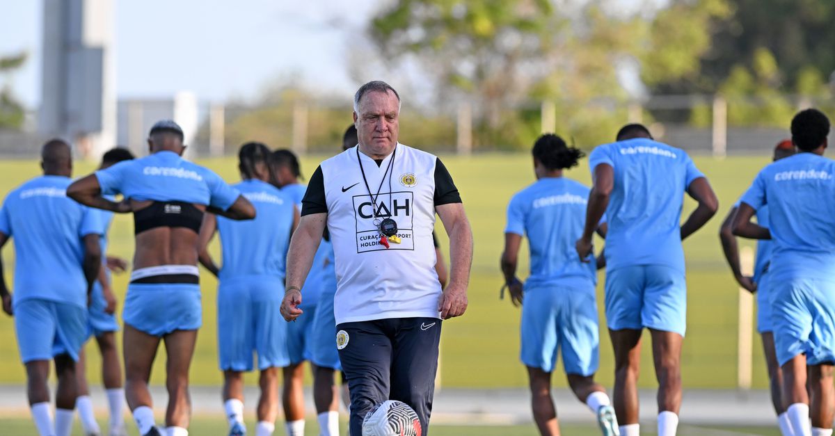 Chaos bij het nationale team van Curaçao: bondscoach Fred Rutten stapt kort voor het WK op, Dick Adv