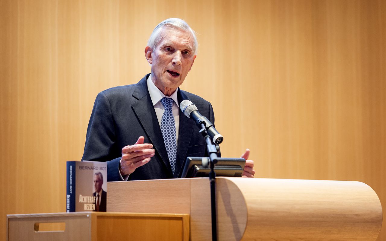Archieffoto van ex-minister Ben Bot. Hij waarschuwt voor een gevaarlijke situatie in Europa als de Nederlandse bevolking het associatieverdrag met Oekraïne in een referendum afwijst.