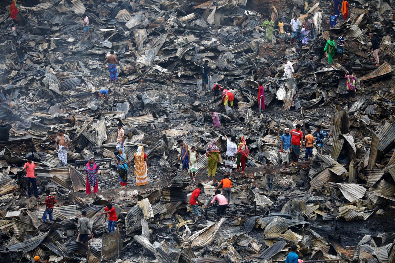 Duizenden dakloos na grote brand in sloppenwijk Dhaka 