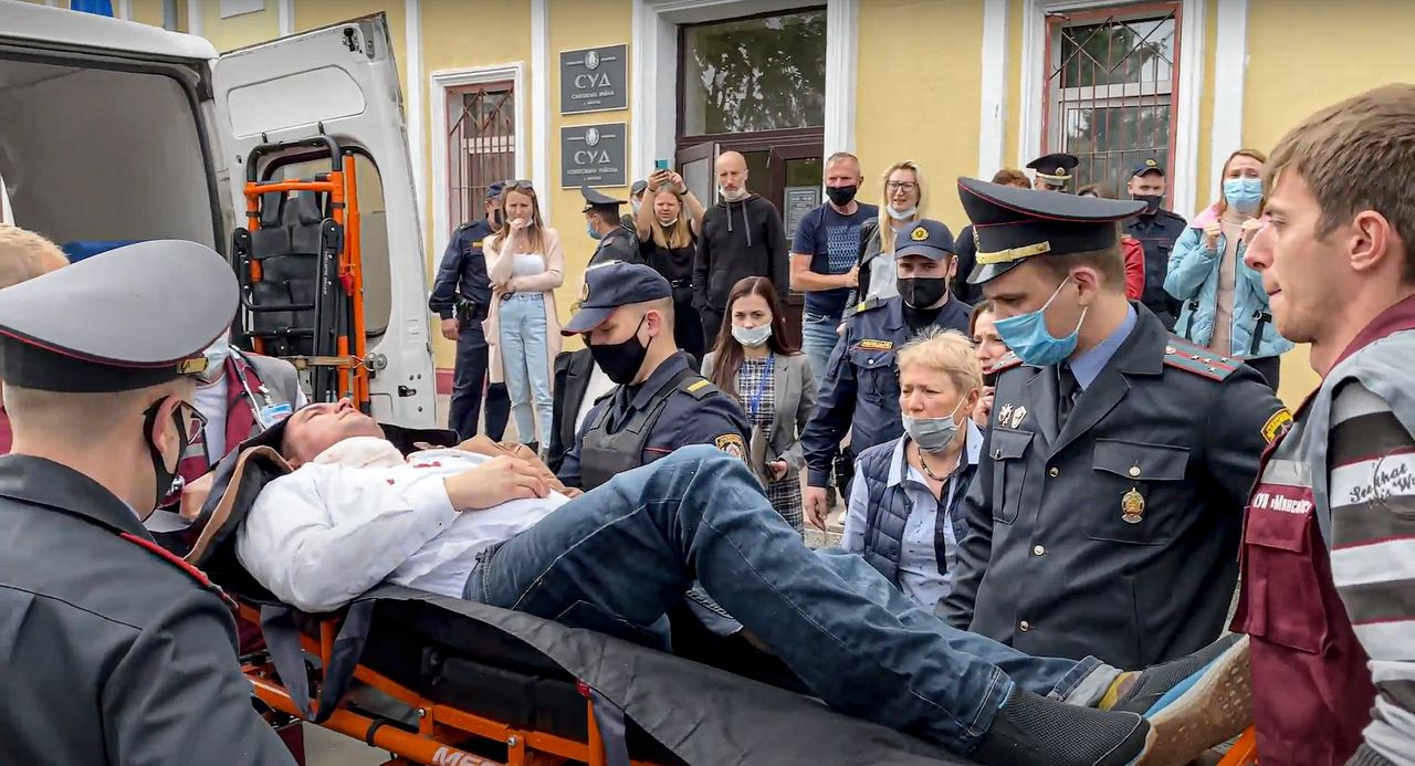 Stepan Latypov werd met een ambulance naar het ziekenhuis vervoerd.