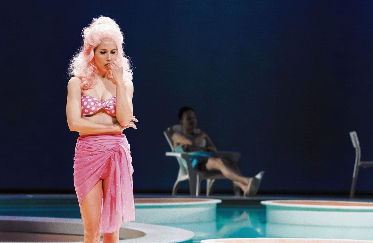 Romie Esteves als Rosina in Rossini's succesopera 'Il Barbiere di Siviglia' door Opera Zuid.