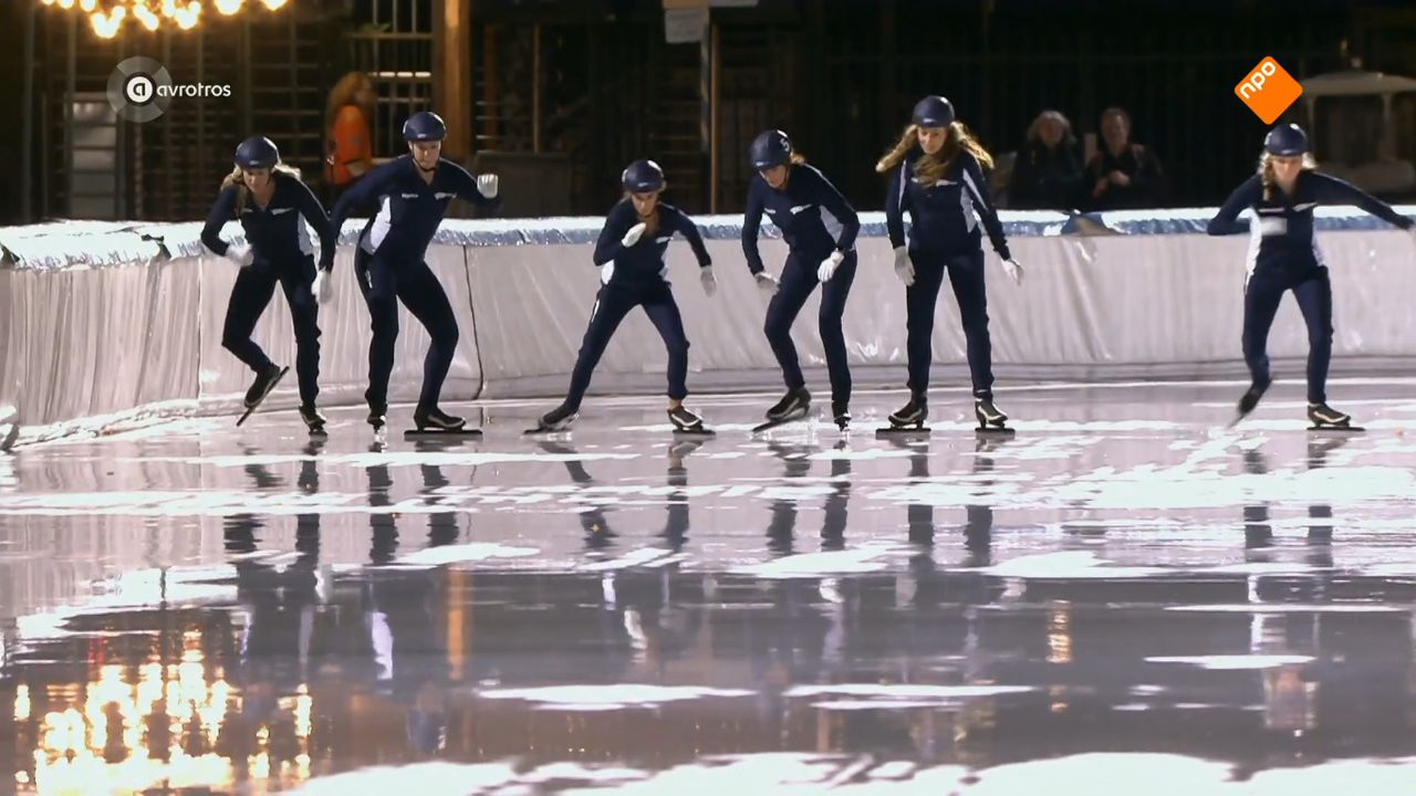 Deelnemers aan De ijzersterkste bij de start van hun 1500 meter.
