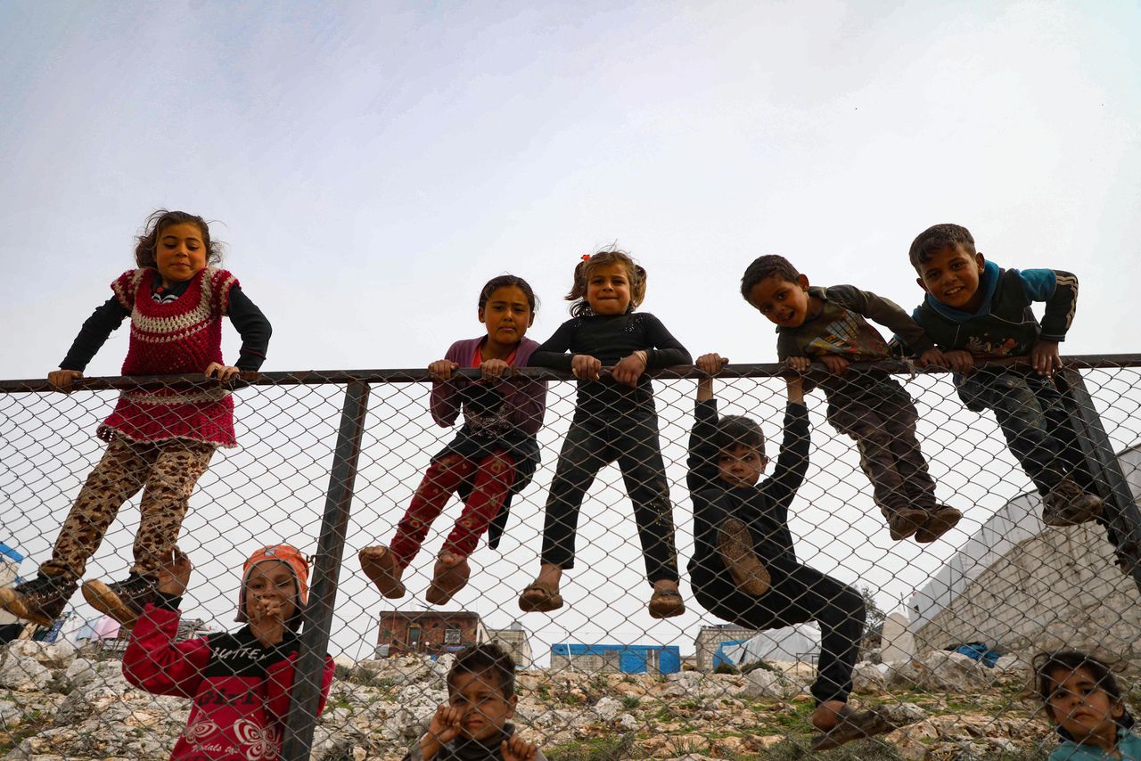Kinderen in een vluchtelingenkamp in de Syrische provincie Idlib, vlakbij de Turkse grens.