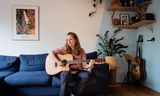 Geertje Jorritsma is sinds haar post-covid-diagnose begonnen met muziek maken.  “Drie jaar geleden had ik nooit gedacht dat ik een nummer zou schrijven.”