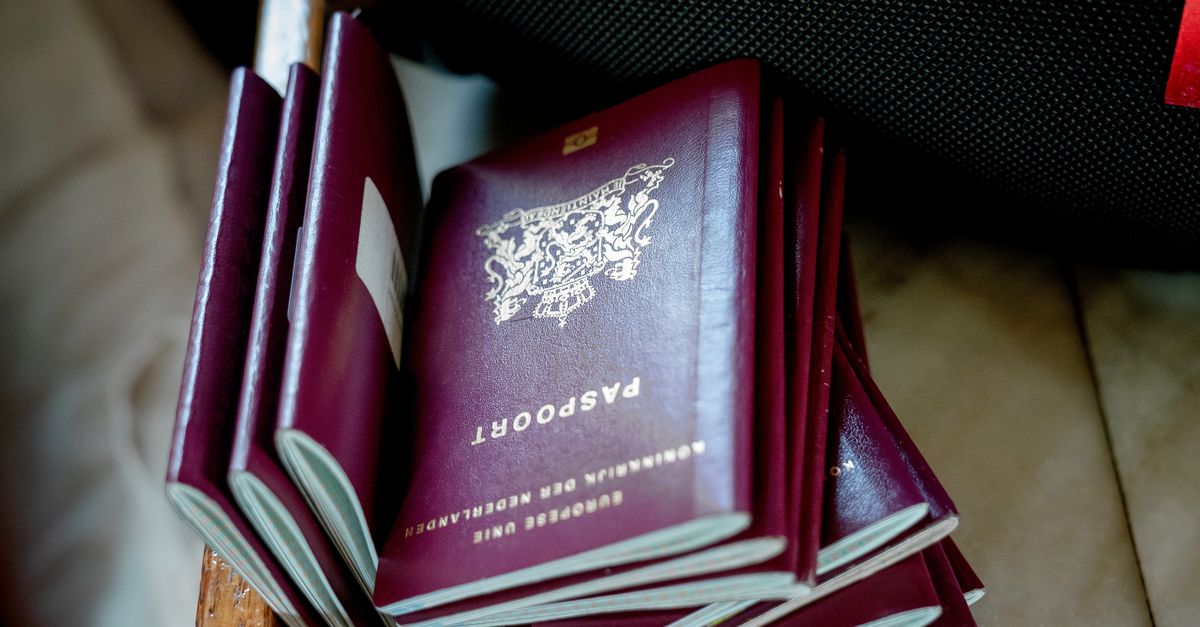 Waarom het ene paspoort meer waard is dan het andere: ‘Het voelt oneerlijk dat de plek waar je geboren bent, bepaalt of je met open armen ontvangen wordt of niet’