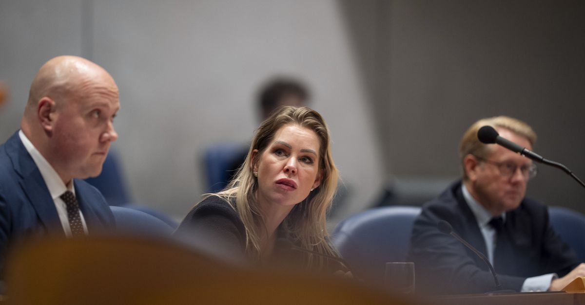 Minister Wiersma legt zich neer bij motie en stopt met eigen mestbeleid