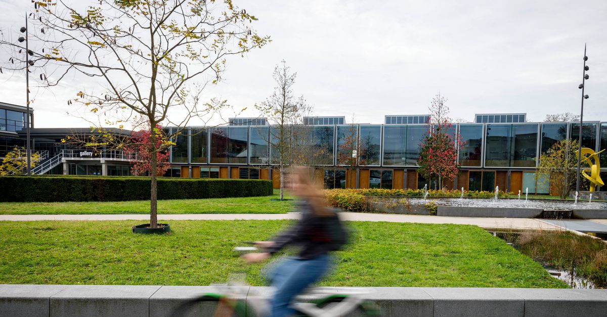 Universiteit Twente schrapt mogelijkheid tot cum laude promoveren vanwege ‘genderbias’