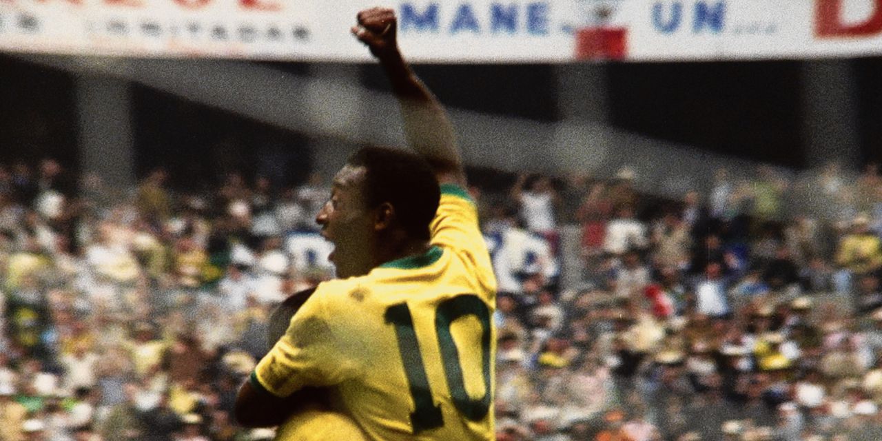 Pelé, de beste voetballer ter wereld, koos niet tegen het militaire regime in Brazilië 