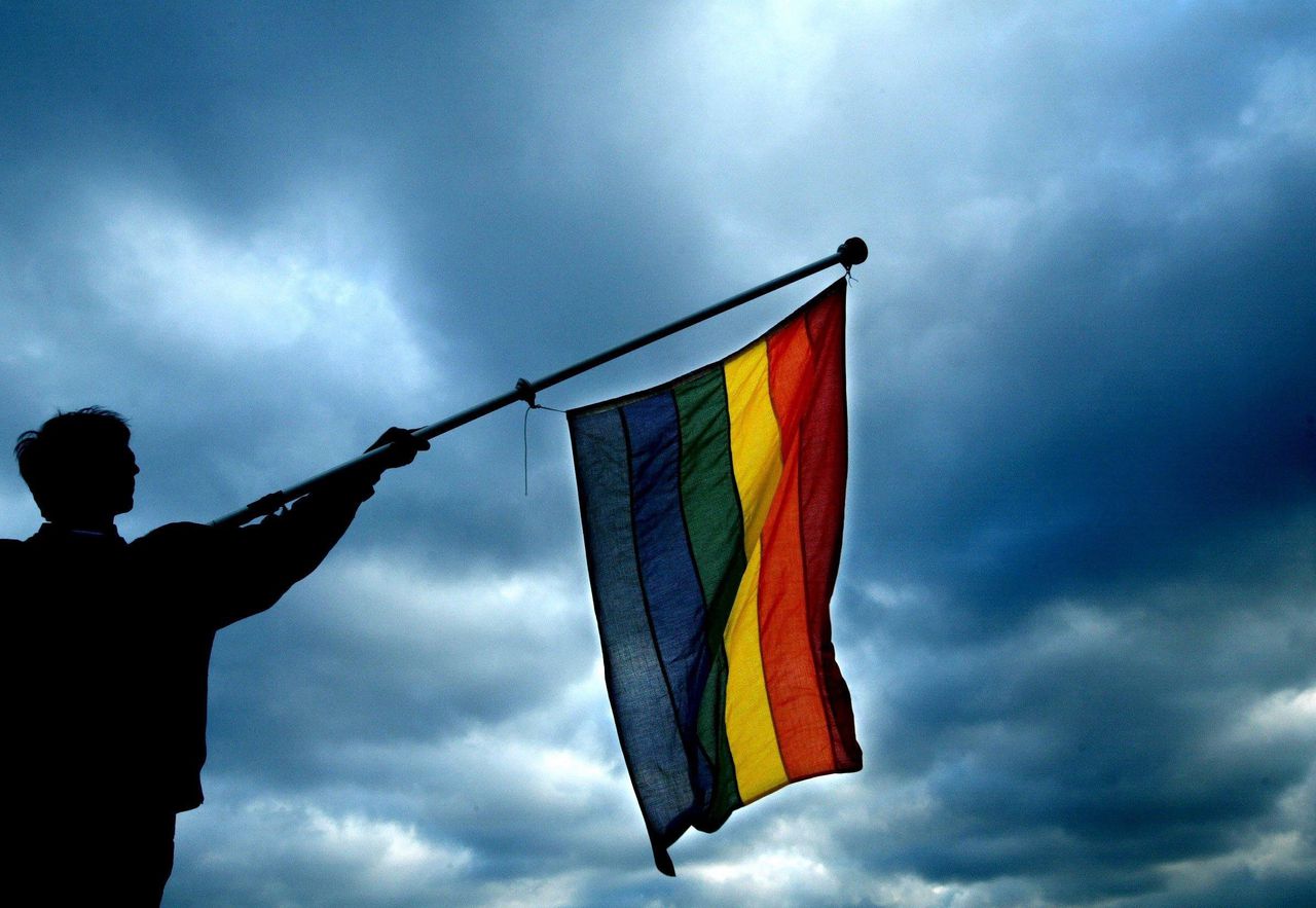 De regenboogvlag in Amsterdam.
