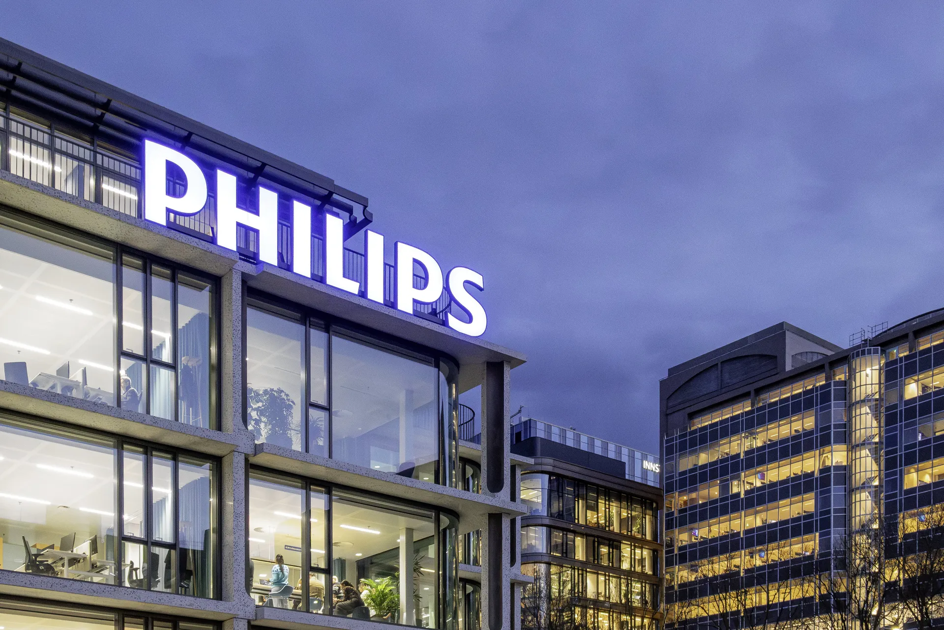 Philips denkt vooral zelf de hogere kosten van de Iran-oorlog op te ...