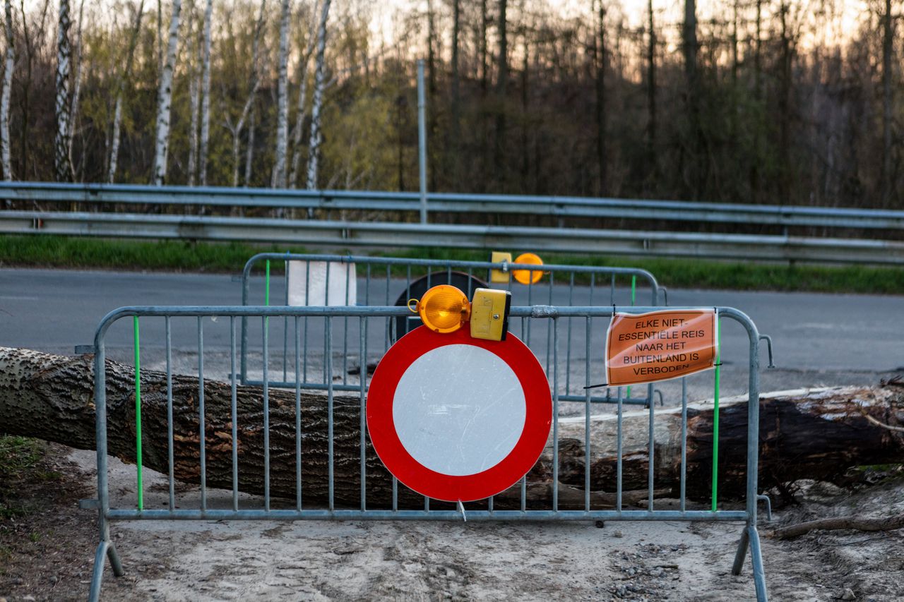 Grensovergang Kanne-Maastricht: ‘Elke niet-essentiële reis naar het buitenland is verboden.’