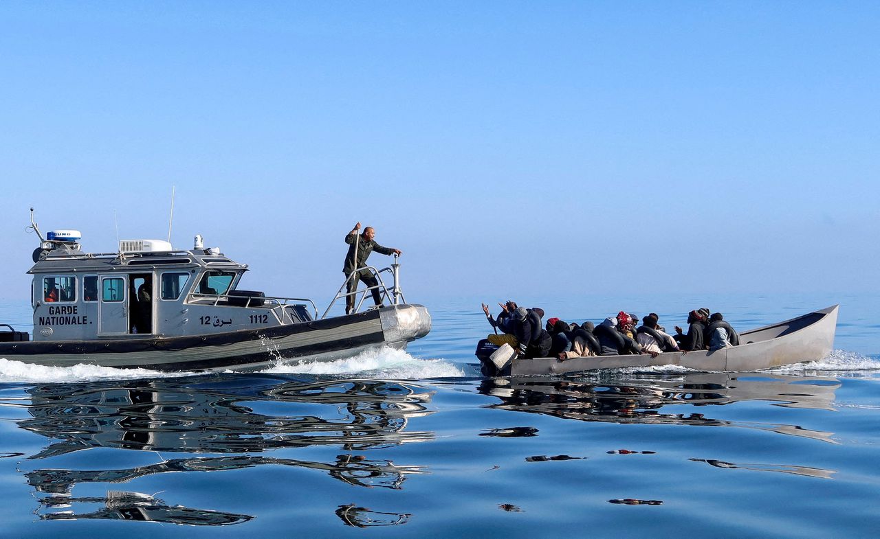 ‘Recordaantal van zeker 1.300 migranten verdronk in 2023 voor Tunesische kust’ 