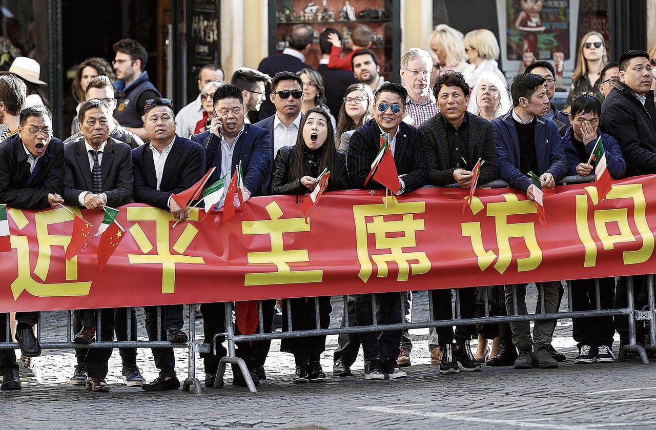 President Xi Jinping is op bezoek in Italië, dat zaterdag een convenant ondertekent over de Chinese Nieuwe Zijderoute.