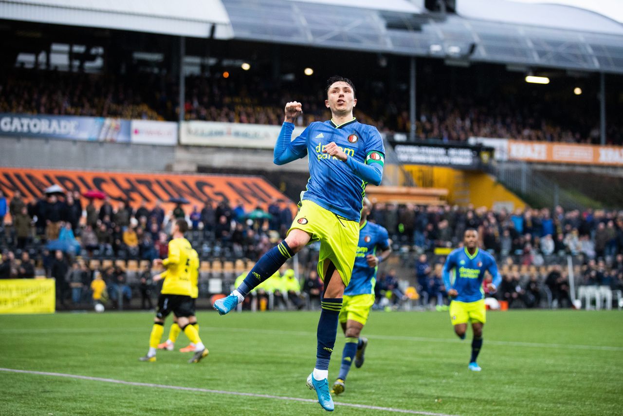 Feyenoord wint eerste wedstrijd onder Advocaat, Vitesse onderuit 