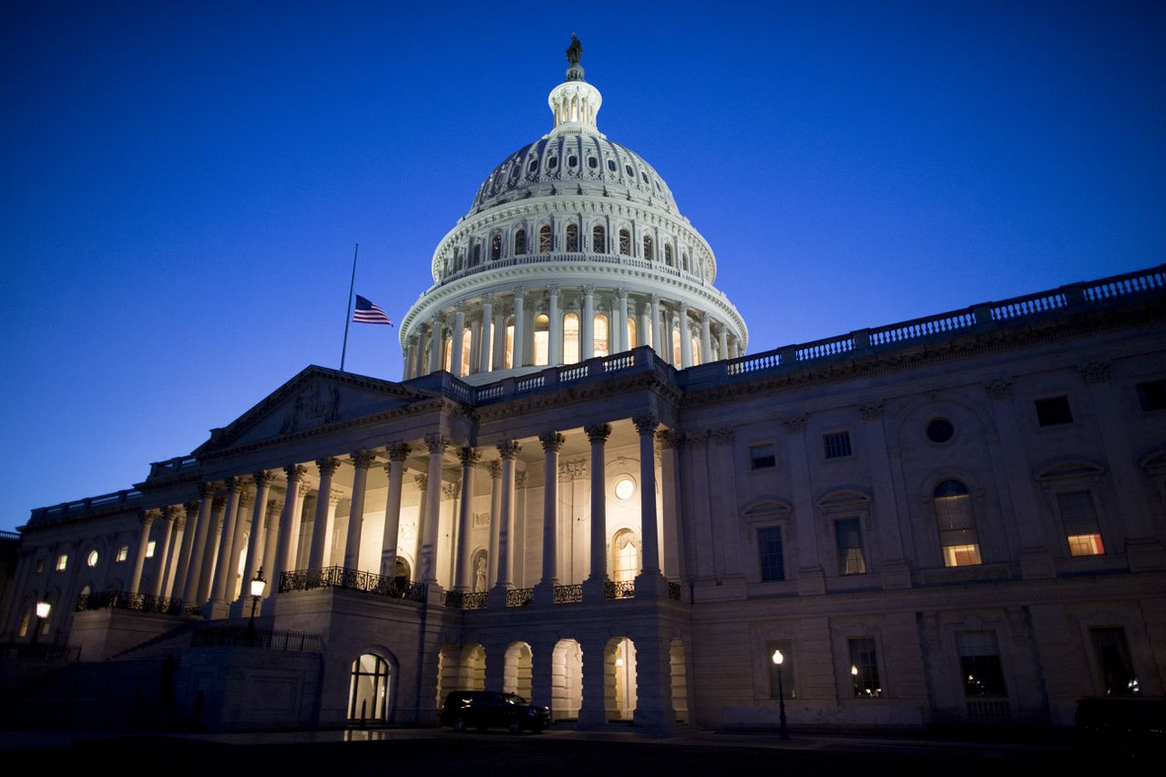 Het Capitool in de Amerikaanse hoofdstad Washington waar het Congres vergaderde over een nieuwe begroting.
