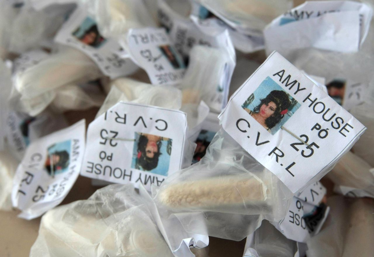 Bags of doses of cocaine, that a dealer labeled with a photograph of singer Amy Winehouse, are seen at a police station in Rio de Janeiro, August 9, 2011. Police say the bags are some of several hundred that were confiscated from a dealer in the Mandela slum of Rio. Photographs of Winehouse were used as labels as a form of marketing. REUTERS/Bruno Gonzalez/Agencia O Globo (BRAZIL - Tags: CRIME LAW ENTERTAINMENT SOCIETY ODDLY) FOR EDITORIAL USE ONLY. NOT FOR SALE FOR MARKETING OR ADVERTISING CAMPAIGNS. BRAZIL OUT. NO COMMERCIAL OR EDITORIAL SALES IN BRAZIL