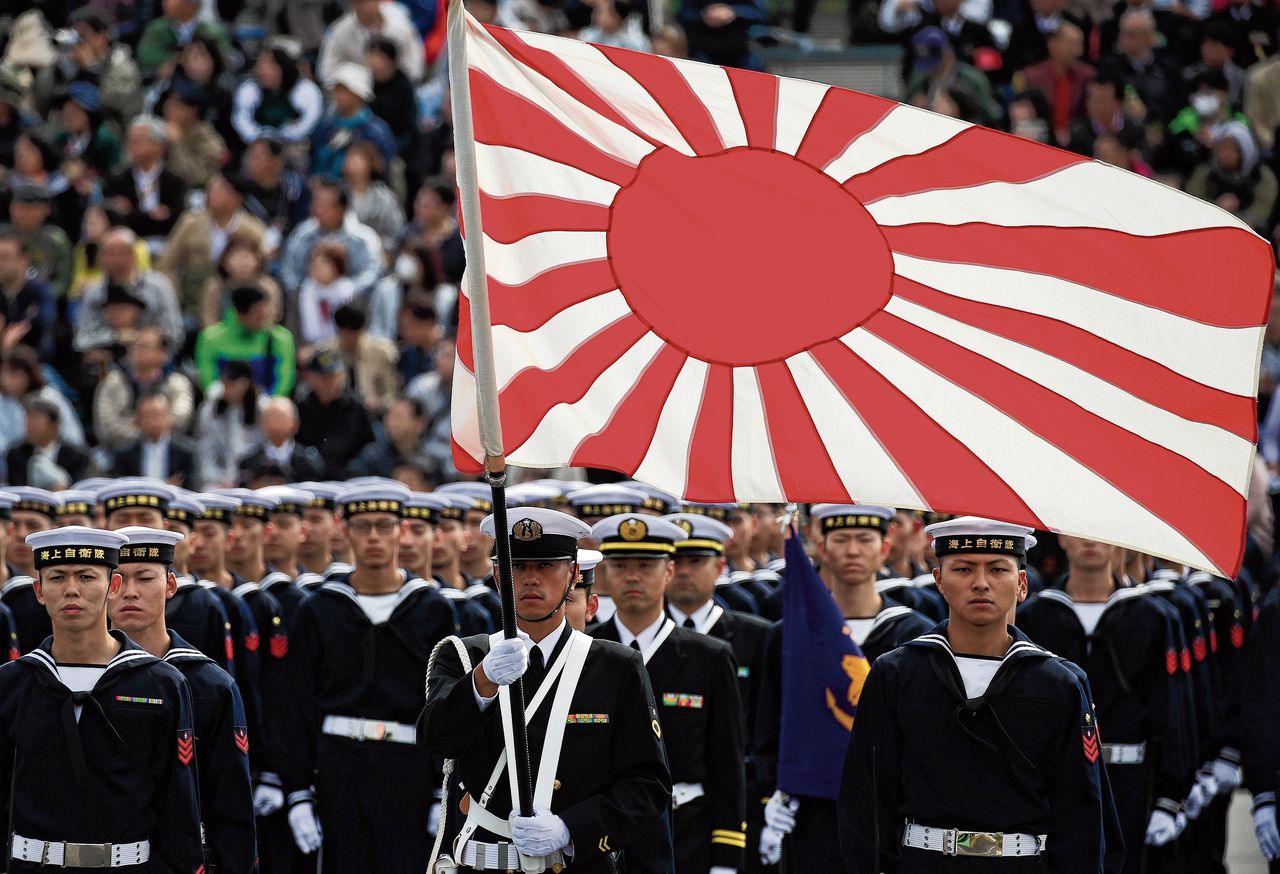 Leden van de Japanse Zelfverdedigingsmacht bij hun jaarlijkse parade in oktober.
