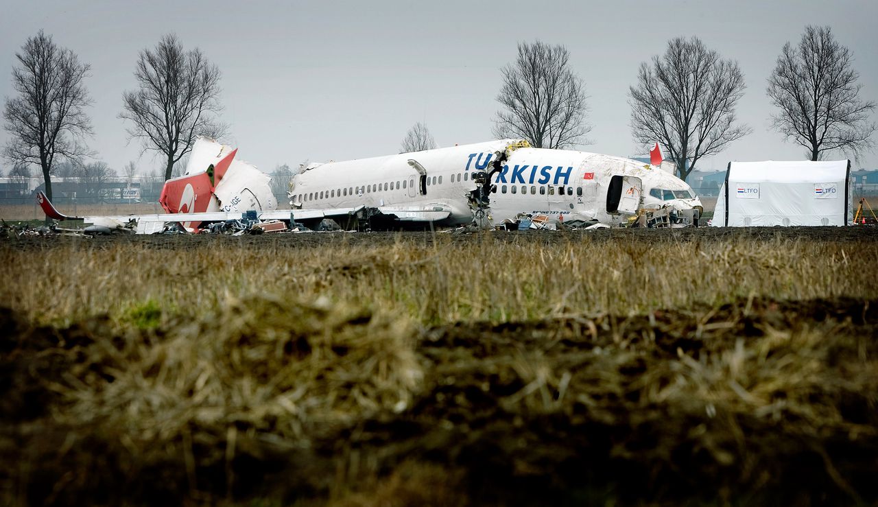 De in 2009 bij Schiphol verongelukte Boeing 737-800 van Turkish Airlines.