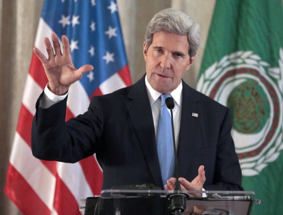John Kerry, de Amerikaanse minister van Buitenlandse Zaken, geeft een toespraak in de Amerikaanse ambassade in Parijs.